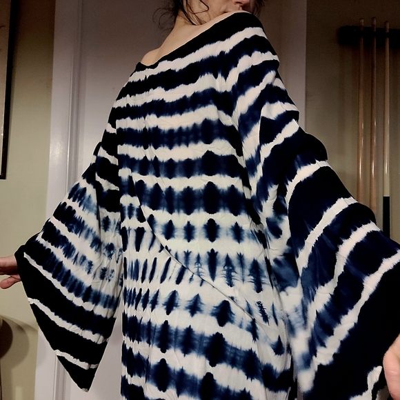 Johnny Was, 100% rayon, blue and white tunic, women's xs - Picture 4 of 7